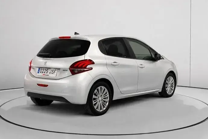 Usado Peugeot 208 Style 82 CV (60 kW) 2016 Utilitario