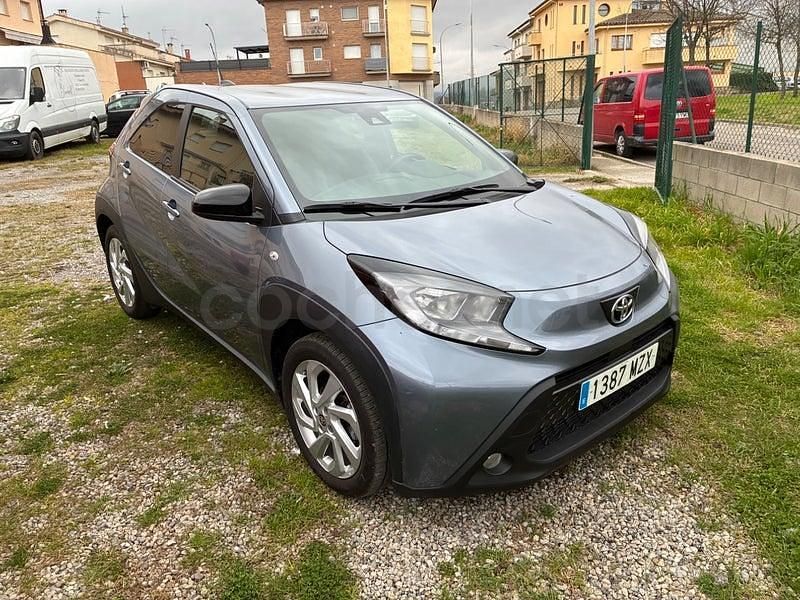 Usado Toyota Aygo X Play 72 CV (52 kW) 2025 Gris / plata SUV