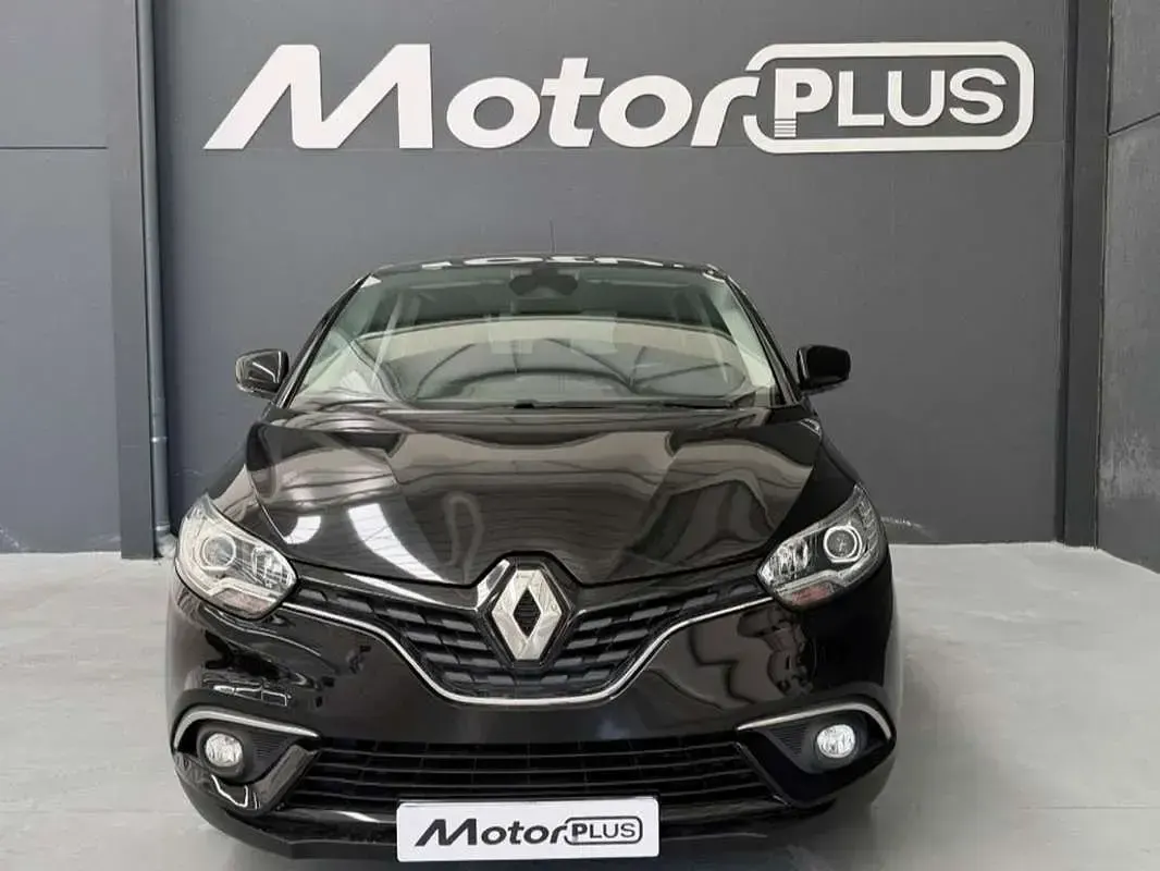 Usado Renault Scénic IV Zen 120 CV (88 kW) 2019 Negro Monovolumen