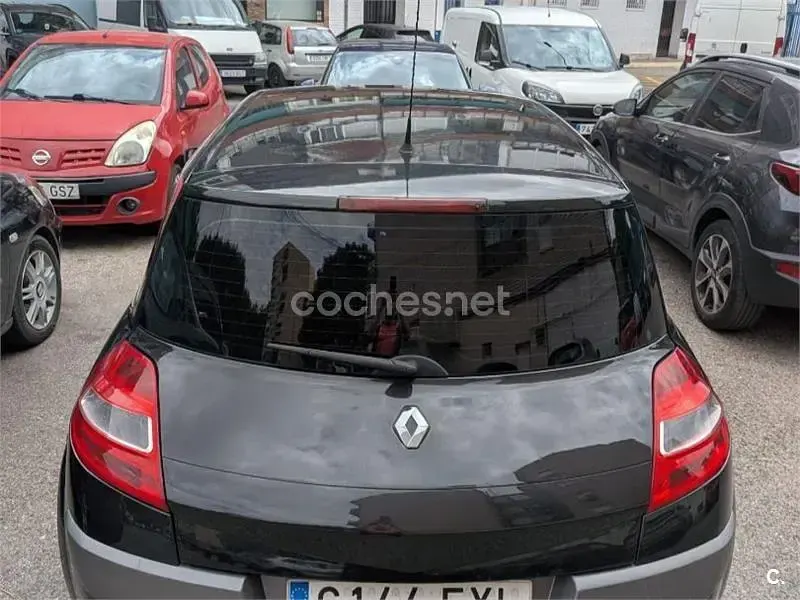 Usado Renault Mégane II Dynamique 105 CV (77 kW) 2007 Negro Berlina