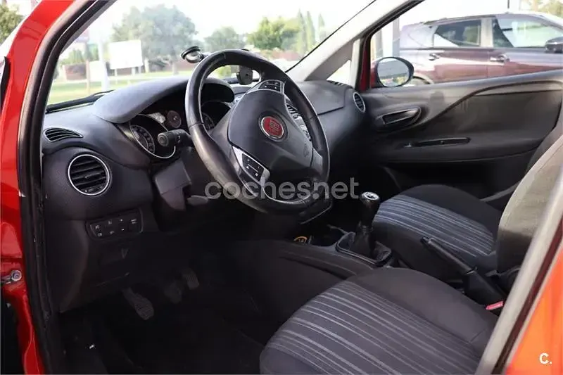Usado Fiat Punto Evo Life 75 CV (55 kW) 2011 Rojo Utilitario