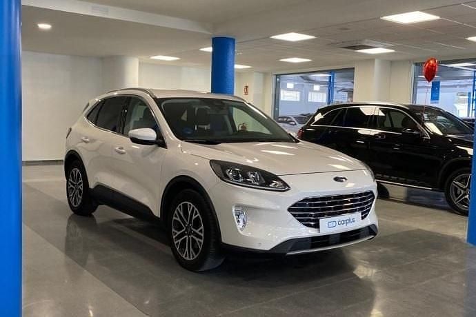 Usado Ford Kuga Titanium 225 CV (165 kW) 2021 Blanco SUV