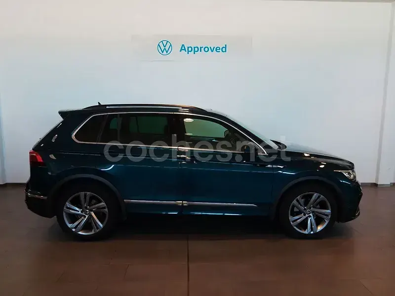 Usado VW Tiguan R-line 150 CV (110 kW) 2023 Gris / plata SUV