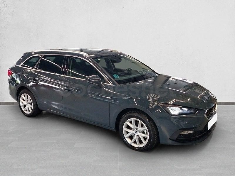 Usado Seat Leon Style 116 CV (85 kW) 2025 Azul Familiar