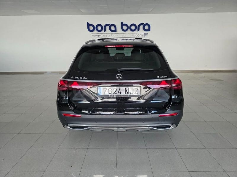 Usado Mercedes E300 313 CV (230 kW) 2024 Negro Familiar