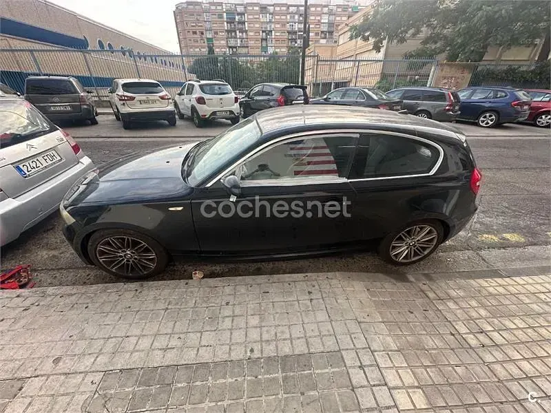 Usado BMW 118 Sport Line 143 CV (105 kW) 2009 Negro Utilitario