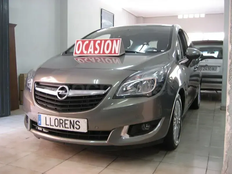 Usado Opel Meriva Excellence 110 CV (80 kW) 2014 Gris / plata Monovolumen