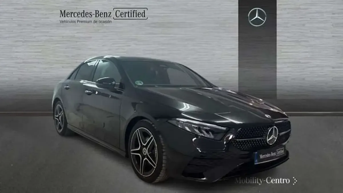 Usado Mercedes A180 109 CV (80 kW) 2025 Negro Utilitario