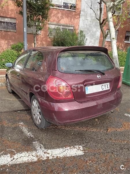 Usado Nissan Almera 98 CV (72 kW) 2004 Granate Berlina