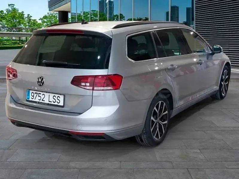 Usado VW Passat Executive 150 CV (110 kW) 2021 Gris / plata Familiar
