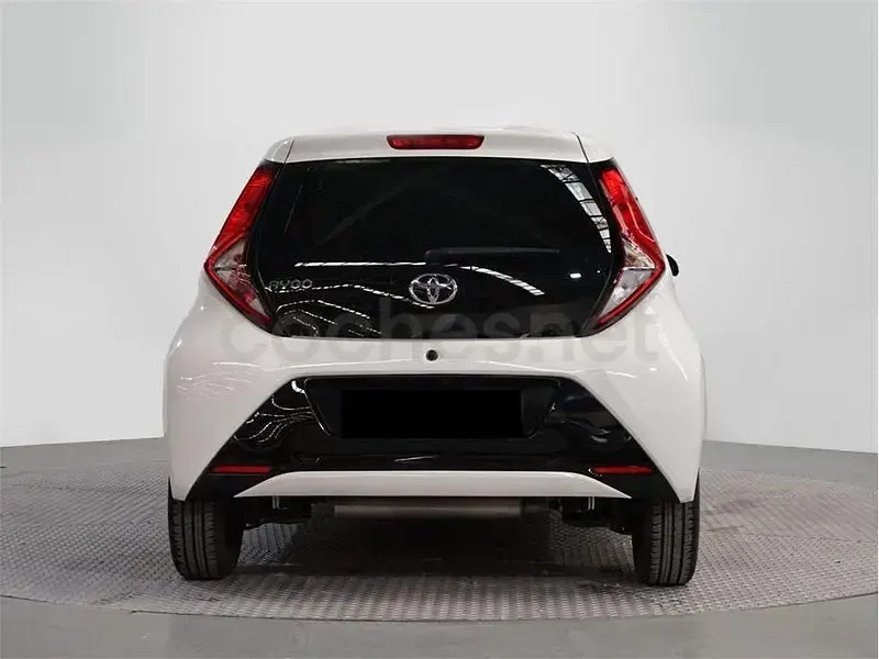 Usado Toyota Aygo X-play 72 CV (52 kW) 2021 Blanco Utilitario