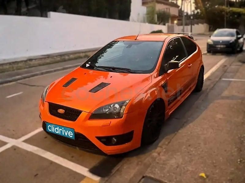 Usado Ford Focus ST 225 CV (165 kW) 2006 Naranja Berlina