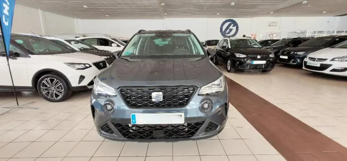 Usado Seat Arona Style 116 CV (85 kW) 2025 Gris magnetic/ negro SUV