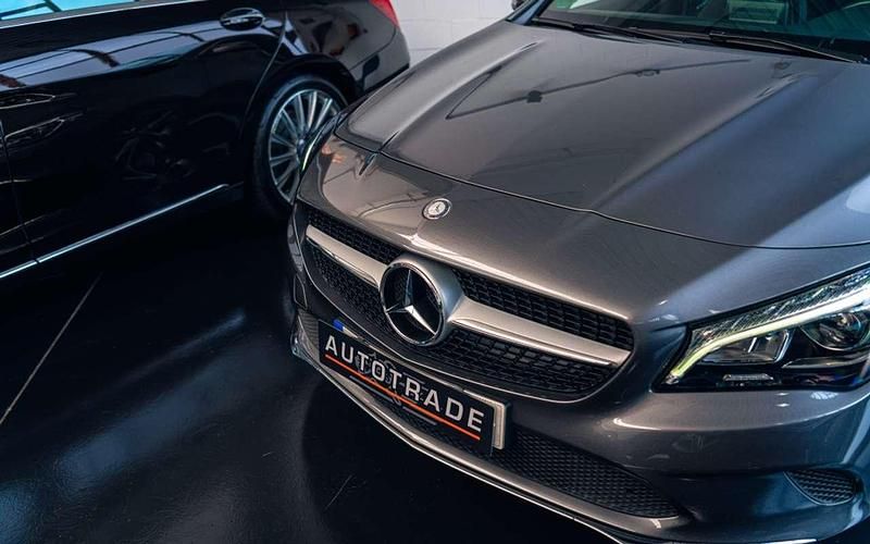 Usado Mercedes CLA180 122 CV (89 kW) 2016 Gris / plata Berlina