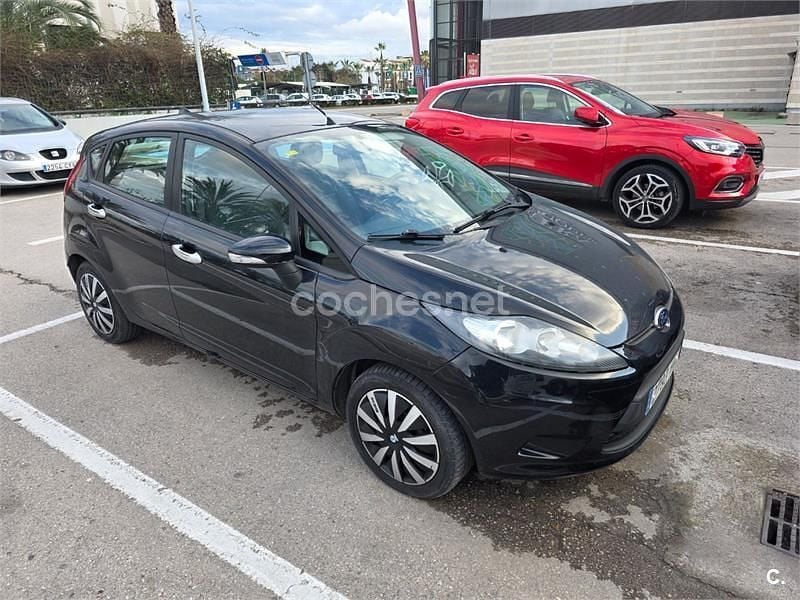 Usado Ford Fiesta Trend 70 CV (51 kW) 2012 Negro Utilitario