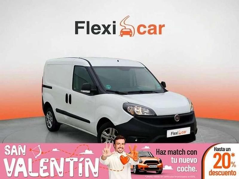 Usado Fiat Doblò Easy Plus 95 CV (69 kW) 2022 Blanco Monovolumen