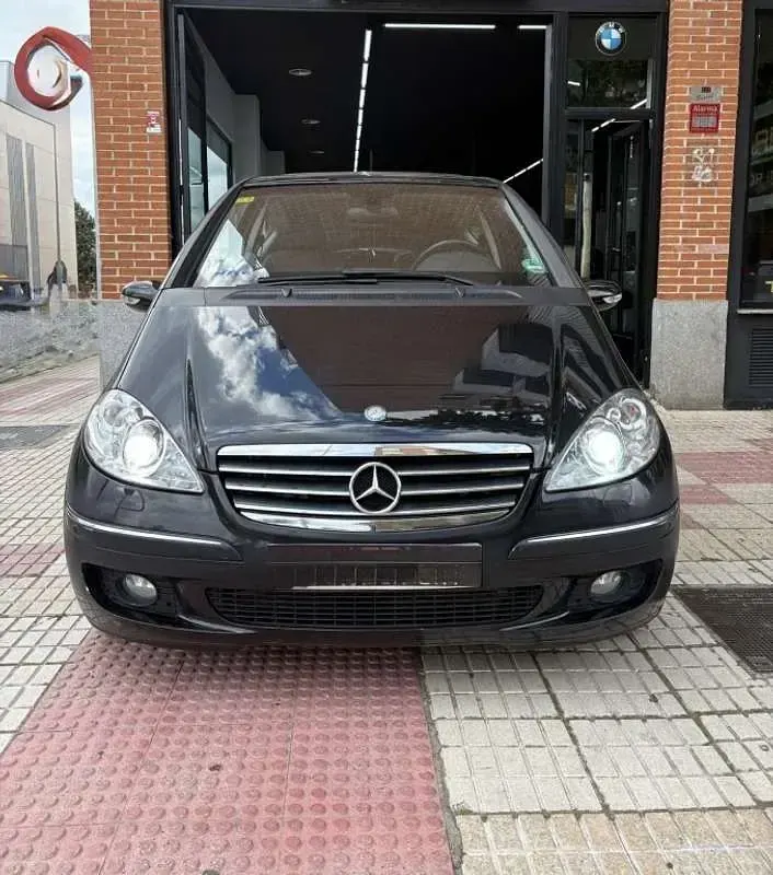 Usado Mercedes A200 139 CV (102 kW) 2006 Negro Utilitario
