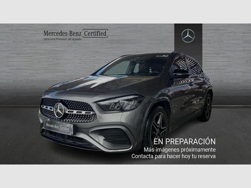 Usado Mercedes GLA200 AMG line 150 CV (110 kW) 2025 Gris SUV