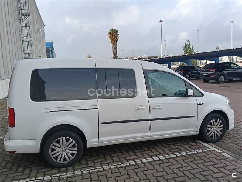 Usado VW Caddy Maxi Trendline 110 CV (80 kW) 2019 Blanco Monovolumen