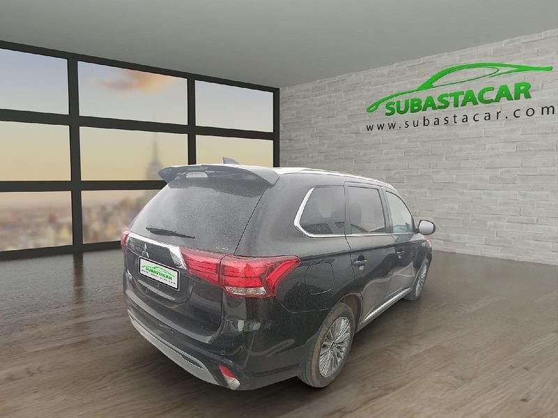 Usado Mitsubishi Outlander P-HEV 224 CV (164 kW) 2021 Negro