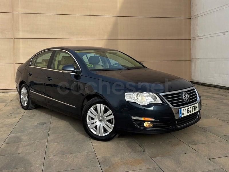 Usado VW Passat Highline 140 CV (102 kW) 2006 Azul Berlina