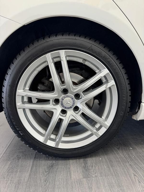 Usado Mercedes B200 150 CV (110 kW) 2021 Blanco Monovolumen