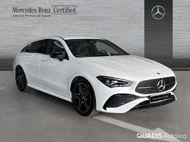 Usado Mercedes CLA200 Shooting Brake 150 CV (110 kW) 2025 Blanco Familiar