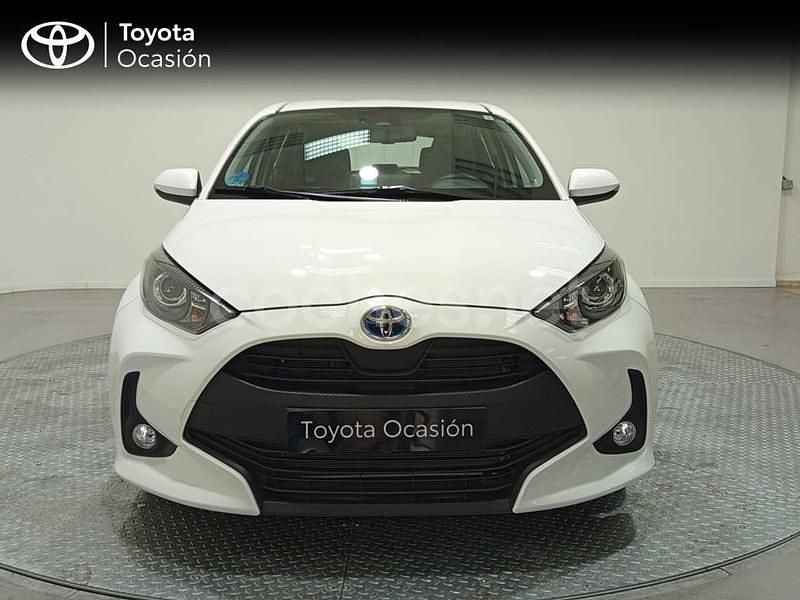 Usado Toyota Yaris Hybrid Active 116 CV (85 kW) 2022 Blanco Berlina