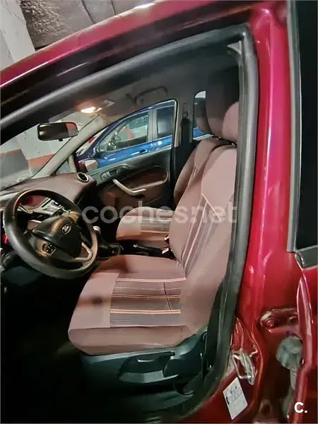 Usado Ford Fiesta Trend 90 CV (66 kW) 2009 Rojo Berlina