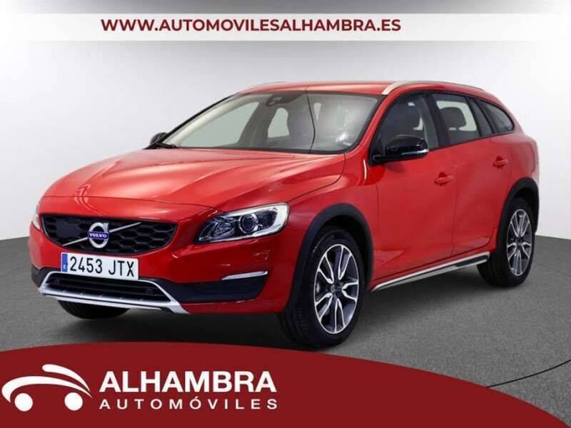Rojo Usado 2016 Volvo V60 CC Summum Familiar | 19.890 € (Buen precio) - Imagen 1/4