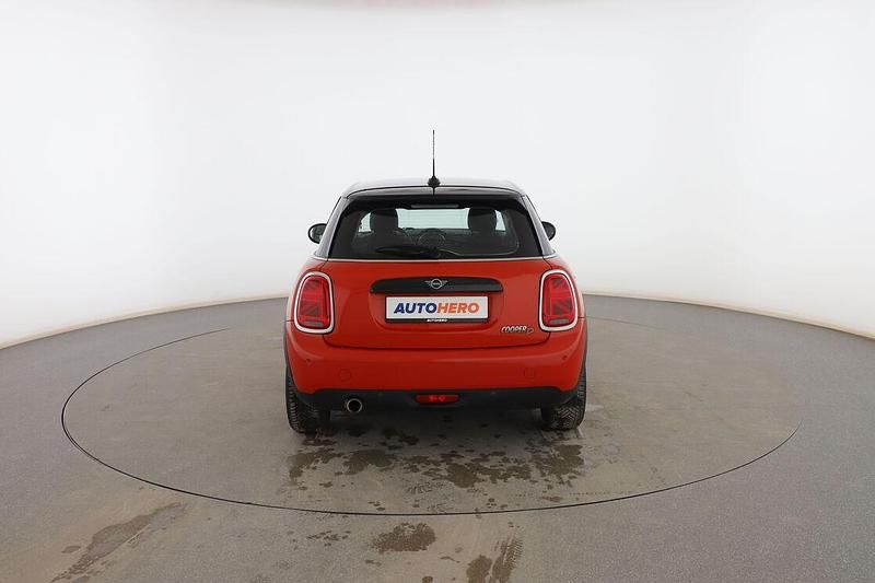 Usado Mini Cooper D 115 CV (84 kW) 2019 Rojo Utilitario
