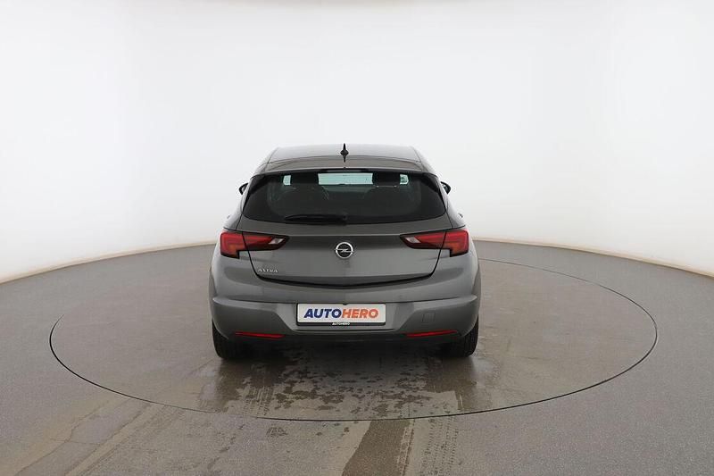 Usado Opel Astra Business 145 CV (106 kW) 2020 Gris Berlina