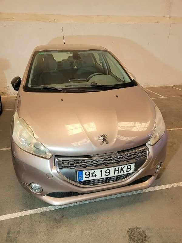 Usado Peugeot 208 Allure 120 CV (88 kW) 2012 Gris Utilitario