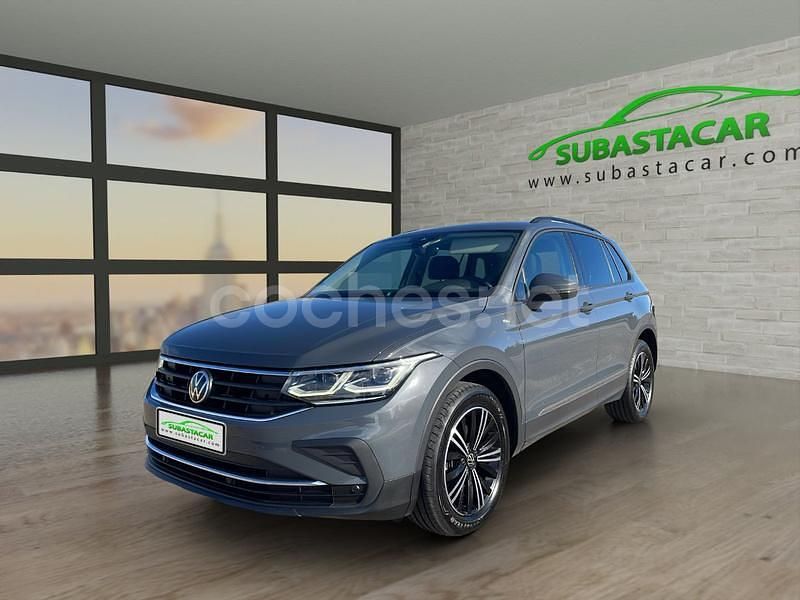 Gris / plata Usado 2021 VW Tiguan Life SUV | 21.700 € (Precio justo) - Imagen 1/4