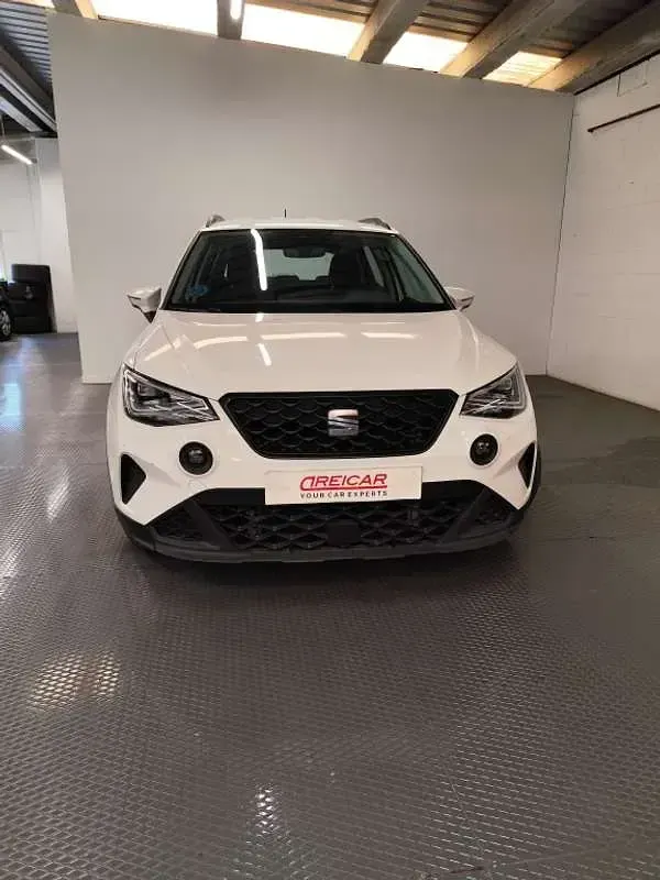 Usado Seat Arona Style 110 CV (80 kW) 2023 Blanco SUV