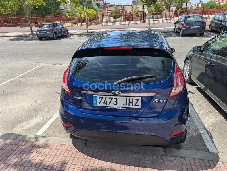 Usado Ford Fiesta Titanium 100 CV (73 kW) 2015 Azul Utilitario
