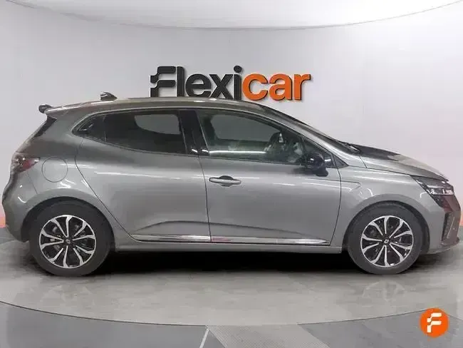 Usado Renault Clio Techno 90 CV (66 kW) 2024 Gris Utilitario