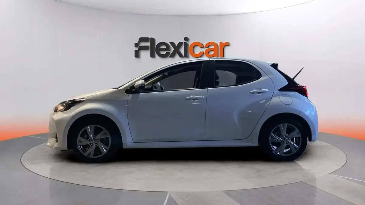 Usado Toyota Yaris Hybrid Active 116 CV (85 kW) 2025 Blanco Berlina