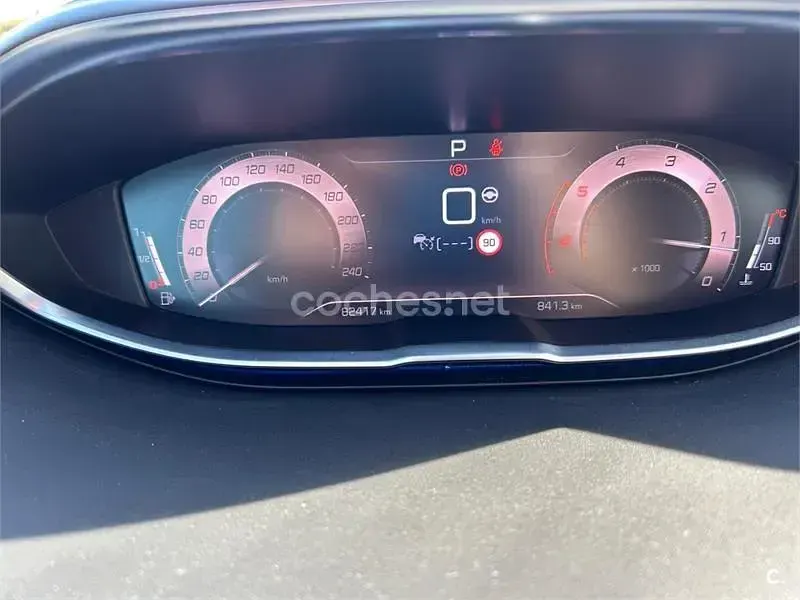 Usado Peugeot 3008 Allure 130 CV (95 kW) 2022 Blanco SUV
