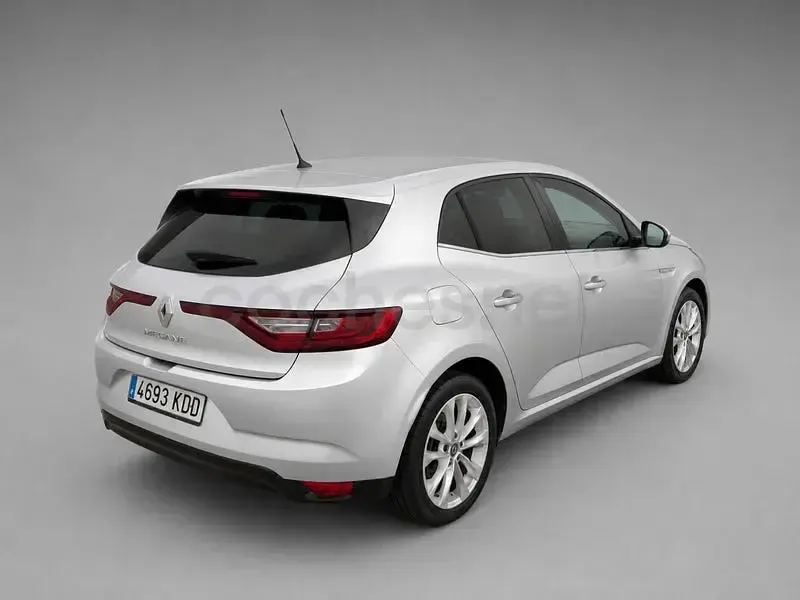 Usado Renault Mégane Zen 110 CV (80 kW) 2017 Gris / plata Berlina