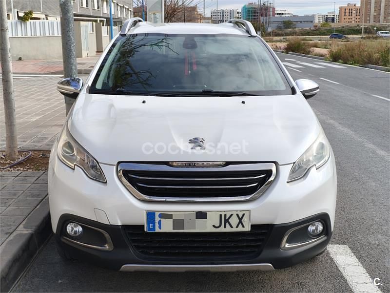 Usado Peugeot 2008 Allure 120 CV (88 kW) 2015 Blanco SUV
