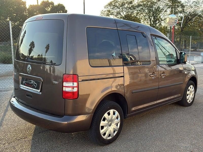 Usado VW Caddy Comfortline 102 CV (75 kW) 2012 Marrón Monovolumen