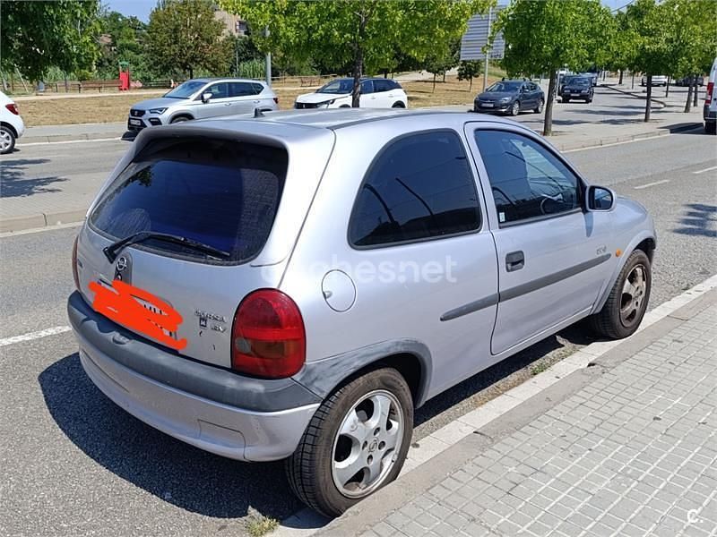 Usado Opel Corsa 65 CV (47 kW) 1999 Gris / plata Berlina