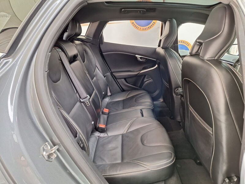Usado Volvo V40 R-Design Momentum 150 CV (110 kW) 2018 Gris Familiar