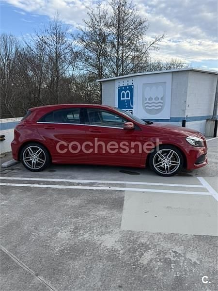 Usado Mercedes GLA180 AMG line 122 CV (89 kW) 2017 Rojo SUV