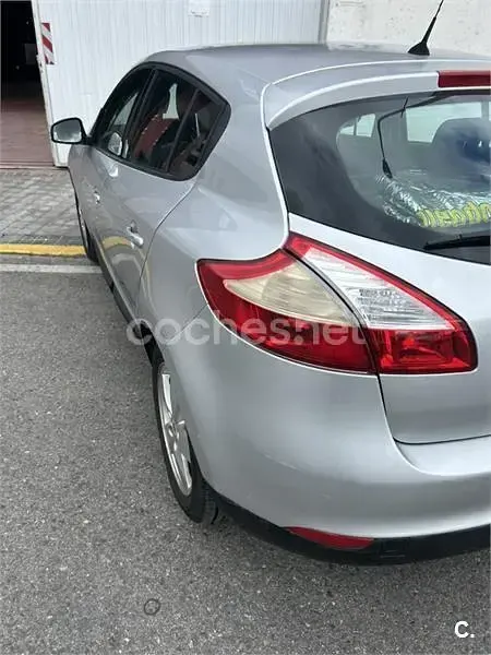 Usado Renault Mégane III Dynamique 110 CV (80 kW) 2009 Gris / plata Berlina