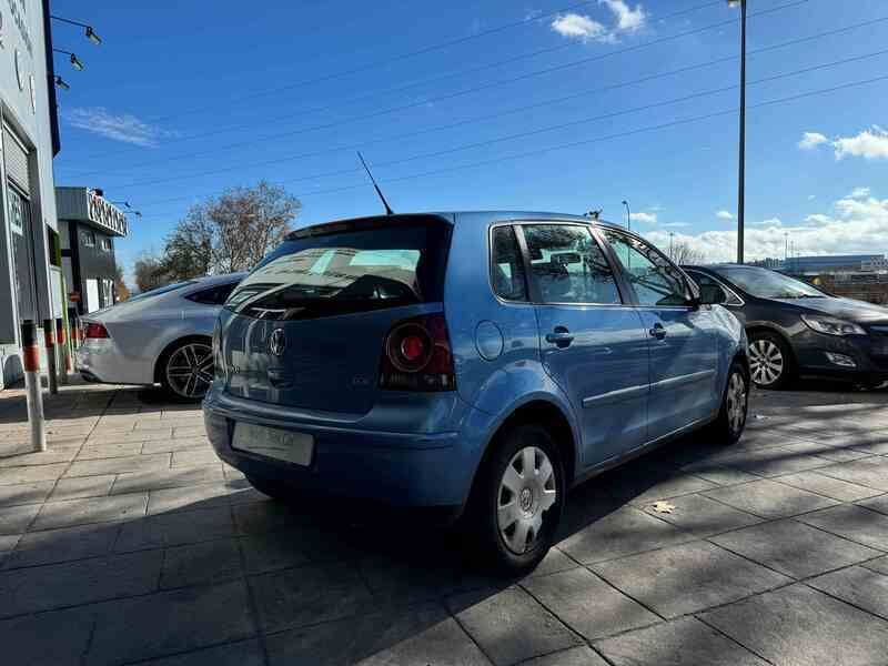 Usado VW Polo United 70 CV (51 kW) 2008 Azul Berlina