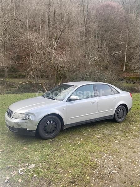 Usado Audi A4 130 CV (95 kW) 2001 Gris / plata Berlina