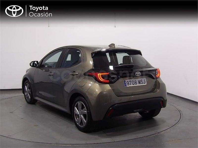 Usado Toyota Yaris Hybrid Active 116 CV (85 kW) 2024 Negro Berlina