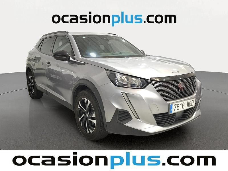 Usado Peugeot 2008 Allure 130 CV (95 kW) 2023 Gris / plata SUV